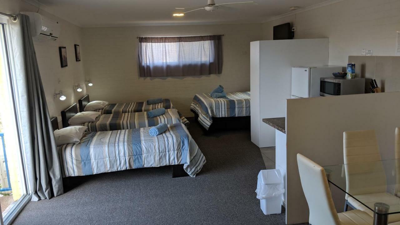 Harrington Village Motel Manning Point ภายนอก รูปภาพ